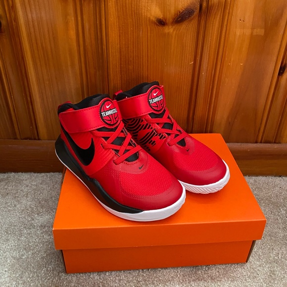 Team Hustle D9 PS ‘University Red’ - Picture 3 of 6